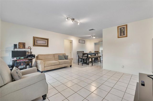 5011 NW 51st St, Tamarac, FL 33319