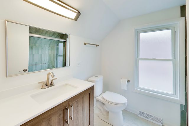 5921 N Melvina Avenue, Chicago, IL 60646