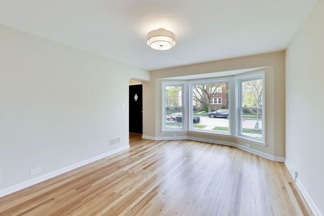 5921 N Melvina Avenue, Chicago, IL 60646