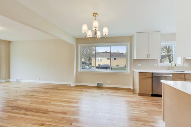 5921 N Melvina Avenue, Chicago, IL 60646