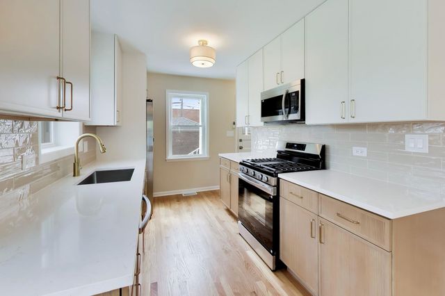 5921 N Melvina Avenue, Chicago, IL 60646