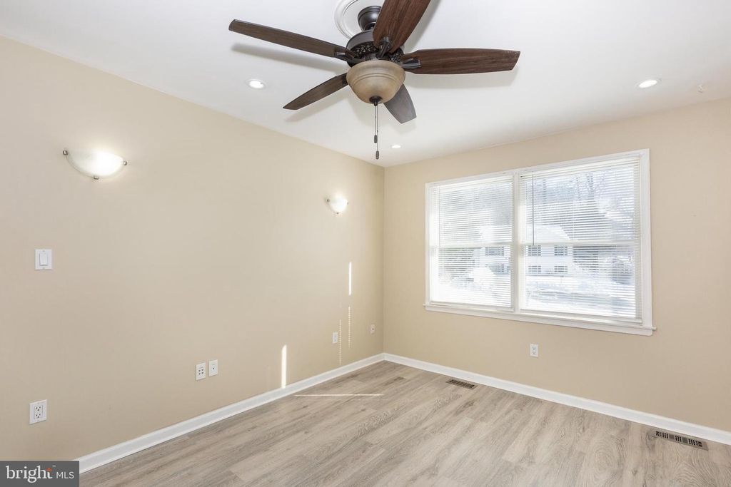 Image 10 of property listing at 6617 STIRRUP CT, Eldersburg, MD 21784