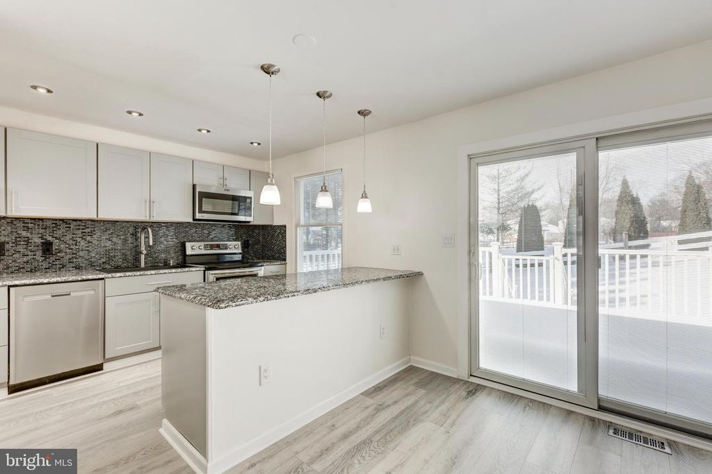 Image 13 of property listing at 6617 STIRRUP CT, Eldersburg, MD 21784