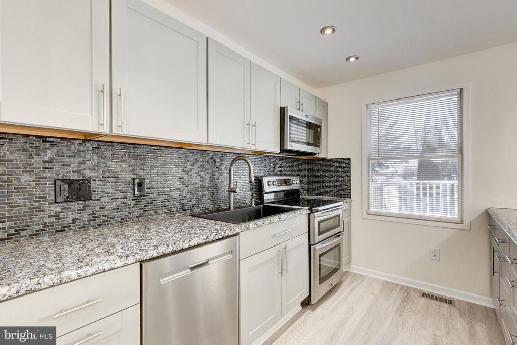 Image 15 of property listing at 6617 STIRRUP CT, Eldersburg, MD 21784