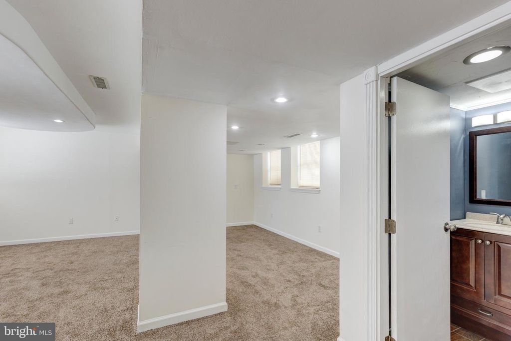 Image 38 of property listing at 6617 STIRRUP CT, Eldersburg, MD 21784