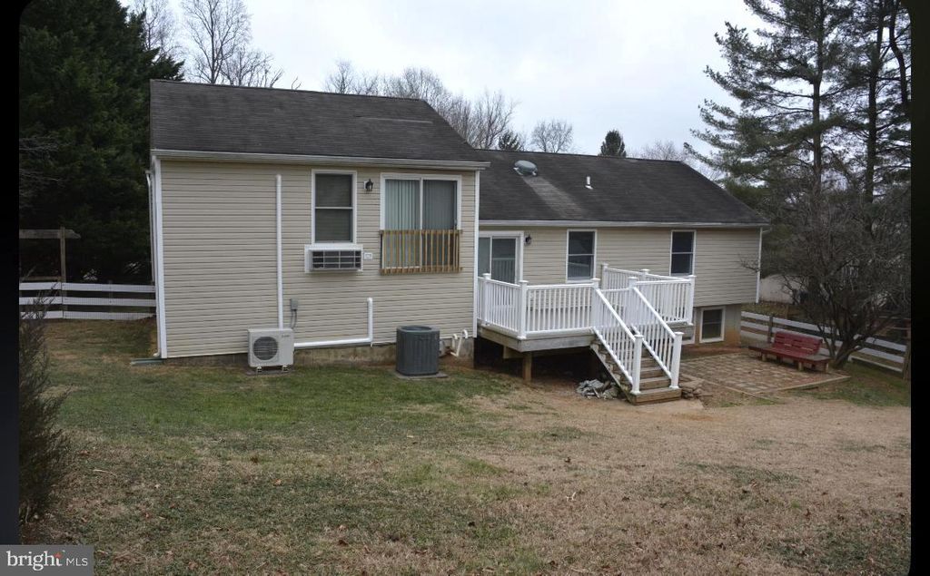 Image 4 of property listing at 6617 STIRRUP CT, Eldersburg, MD 21784