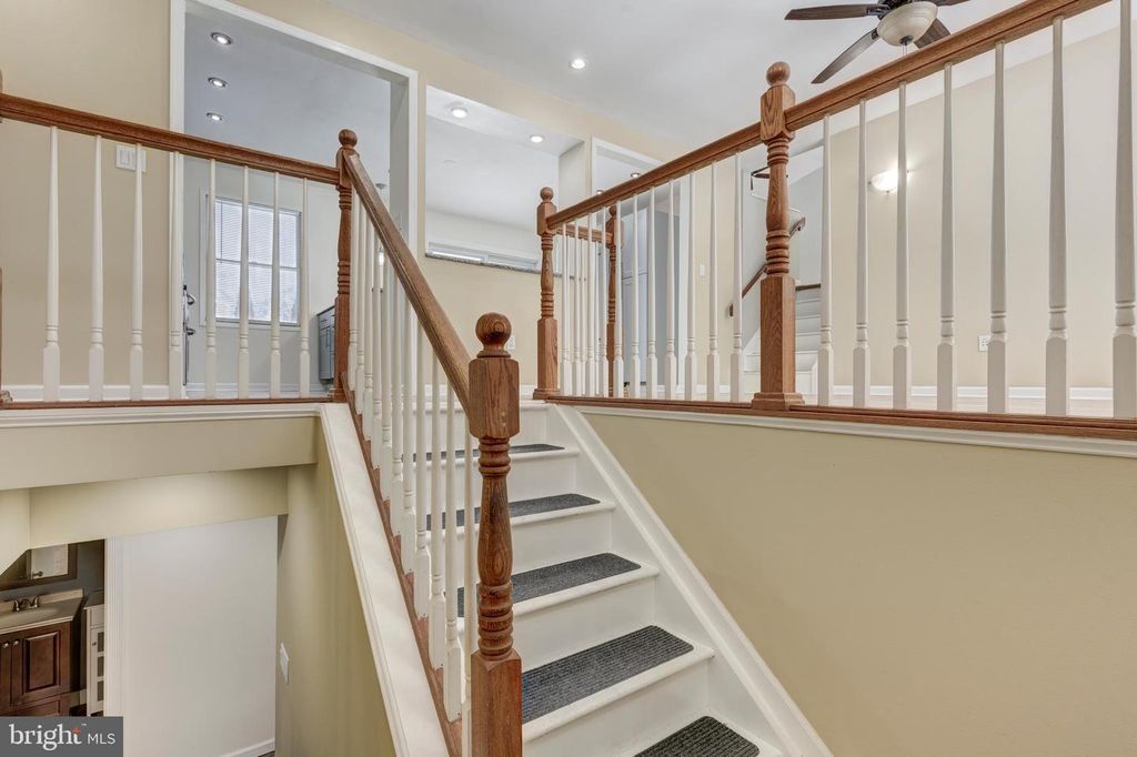 Image 7 of property listing at 6617 STIRRUP CT, Eldersburg, MD 21784