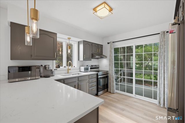 46 First Avenue, Waterford, CT 06385