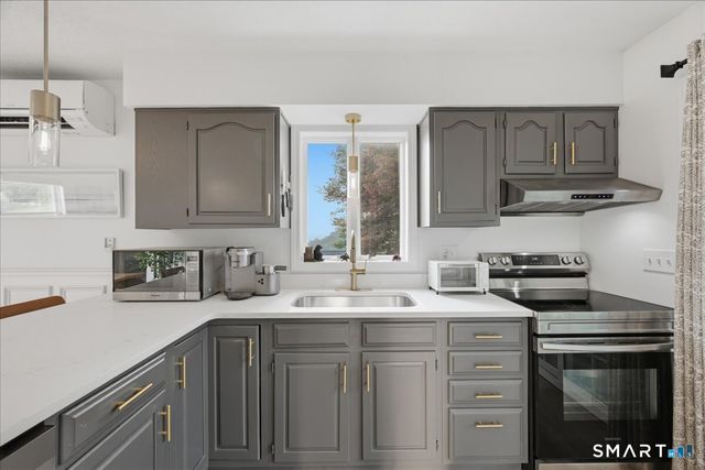 46 First Avenue, Waterford, CT 06385