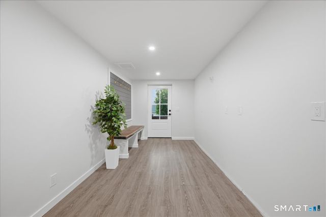 46 First Avenue, Waterford, CT 06385