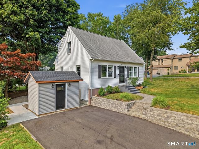 46 First Avenue, Waterford, CT 06385