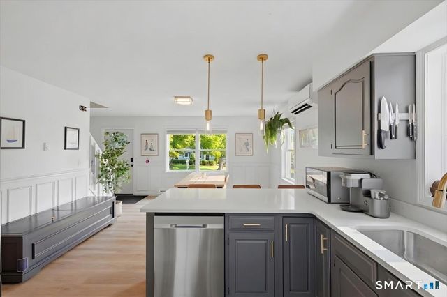 46 First Avenue, Waterford, CT 06385