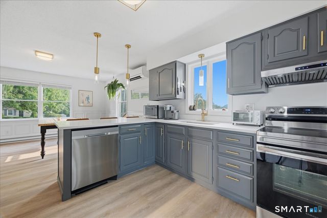 46 First Avenue, Waterford, CT 06385
