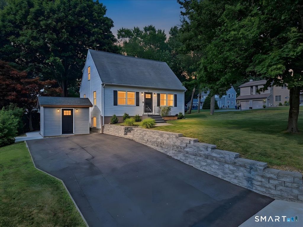 46 First Avenue, Waterford, CT 06385