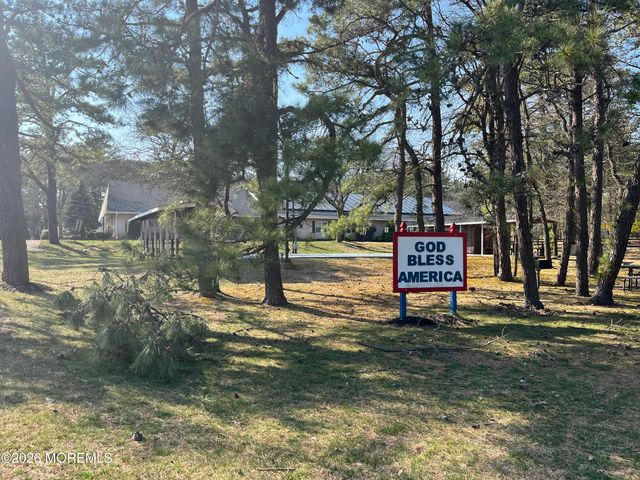 5 Revere Court, Whiting, NJ 08759