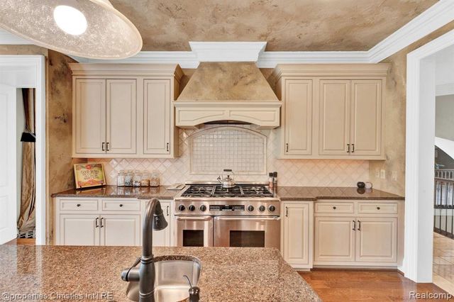 3715 Lahser Road, Bloomfield Hills, MI 48304