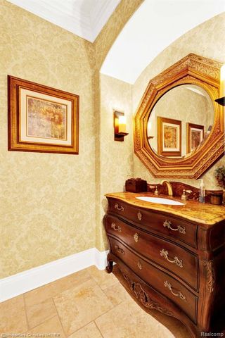 3715 Lahser Road, Bloomfield Hills, MI 48304