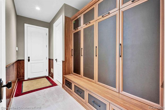 3715 Lahser Road, Bloomfield Hills, MI 48304