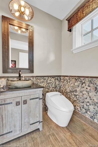 3715 Lahser Road, Bloomfield Hills, MI 48304