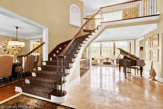 3715 Lahser Road, Bloomfield Hills, MI 48304