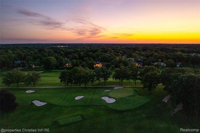 3715 Lahser Road, Bloomfield Hills, MI 48304