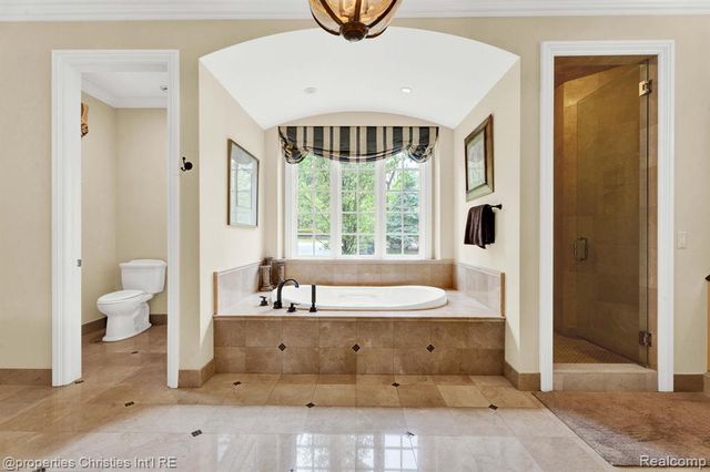 3715 Lahser Road, Bloomfield Hills, MI 48304