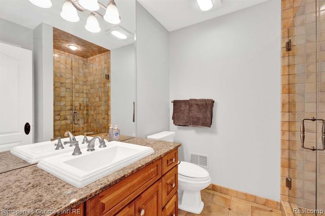 3715 Lahser Road, Bloomfield Hills, MI 48304