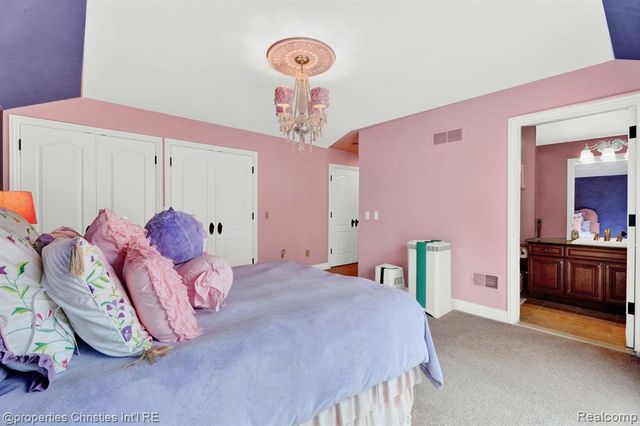 3715 Lahser Road, Bloomfield Hills, MI 48304