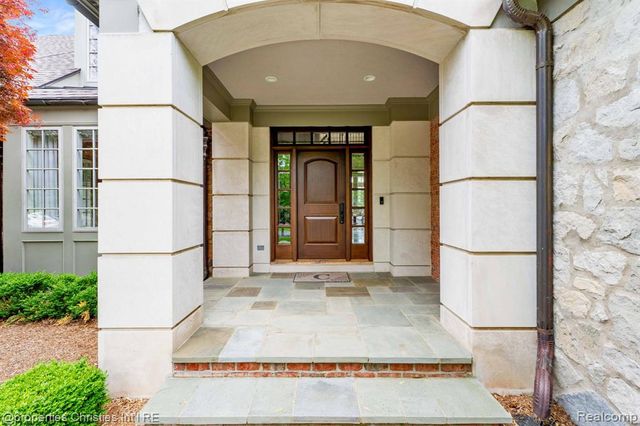 3715 Lahser Road, Bloomfield Hills, MI 48304