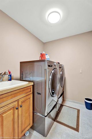 3715 Lahser Road, Bloomfield Hills, MI 48304