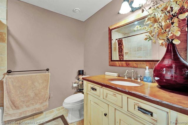 3715 Lahser Road, Bloomfield Hills, MI 48304