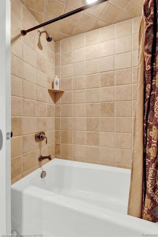 3715 Lahser Road, Bloomfield Hills, MI 48304