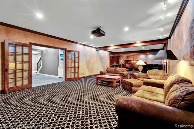 3715 Lahser Road, Bloomfield Hills, MI 48304