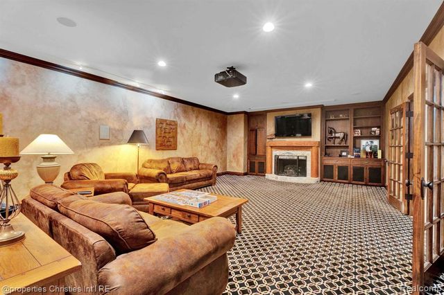 3715 Lahser Road, Bloomfield Hills, MI 48304