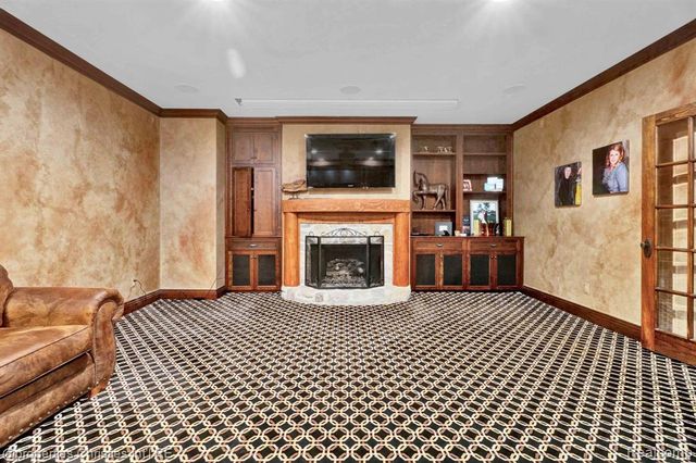 3715 Lahser Road, Bloomfield Hills, MI 48304