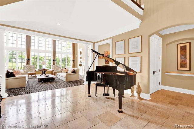 3715 Lahser Road, Bloomfield Hills, MI 48304