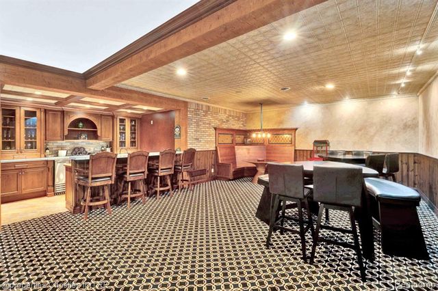 3715 Lahser Road, Bloomfield Hills, MI 48304