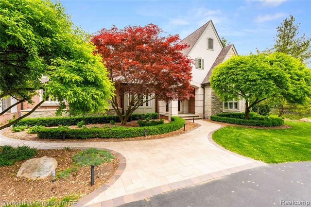 3715 Lahser Road, Bloomfield Hills, MI 48304