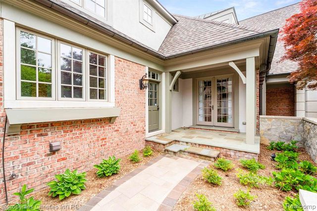 3715 Lahser Road, Bloomfield Hills, MI 48304