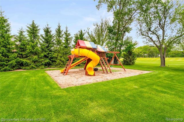 3715 Lahser Road, Bloomfield Hills, MI 48304