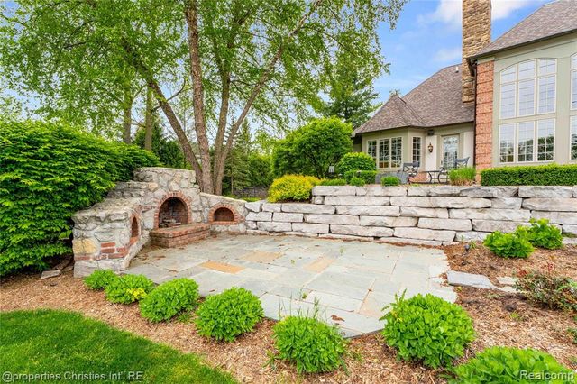 3715 Lahser Road, Bloomfield Hills, MI 48304