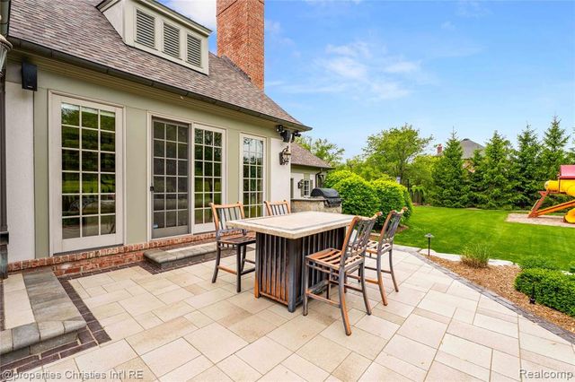 3715 Lahser Road, Bloomfield Hills, MI 48304