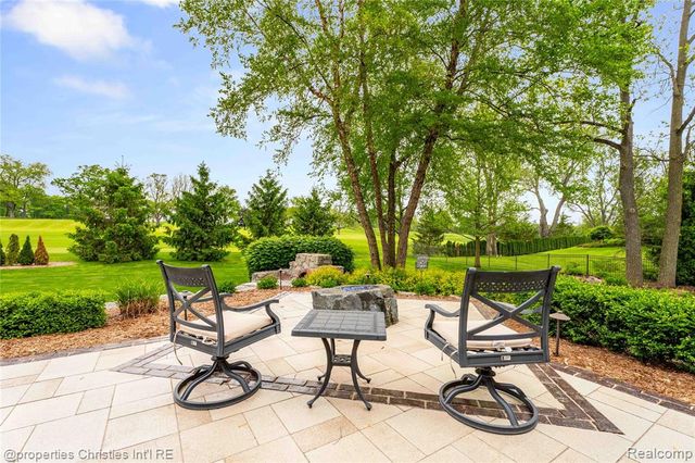 3715 Lahser Road, Bloomfield Hills, MI 48304