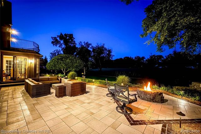 3715 Lahser Road, Bloomfield Hills, MI 48304