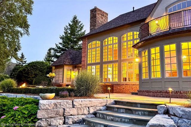 3715 Lahser Road, Bloomfield Hills, MI 48304