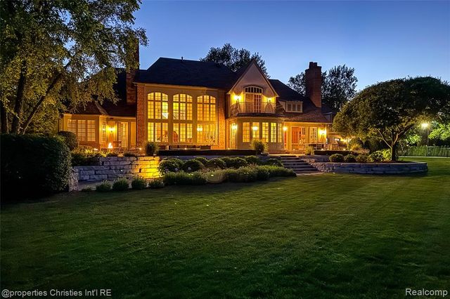 3715 Lahser Road, Bloomfield Hills, MI 48304
