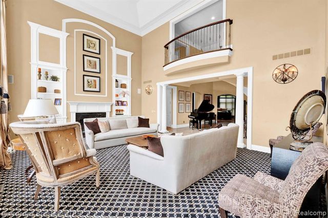 3715 Lahser Road, Bloomfield Hills, MI 48304