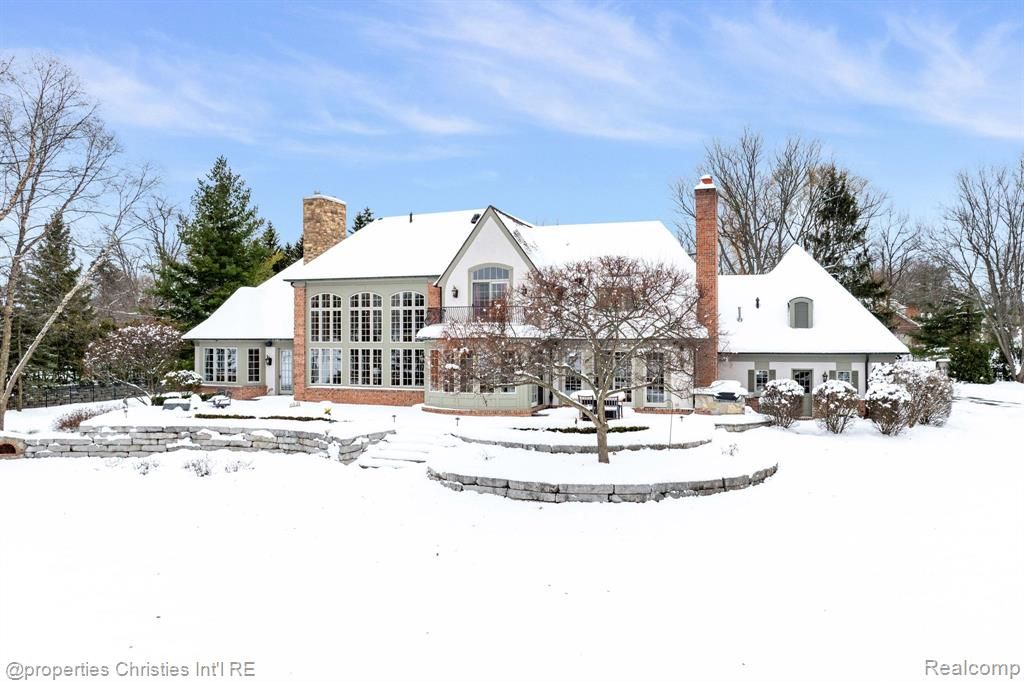 3715 Lahser Road, Bloomfield Hills, MI 48304