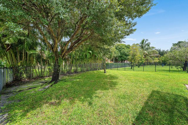 310 VENICE Boulevard 310, Royal Palm Beach, FL 33411