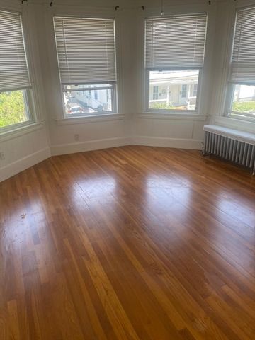 32 Avon 2, Lawrence, MA 01841